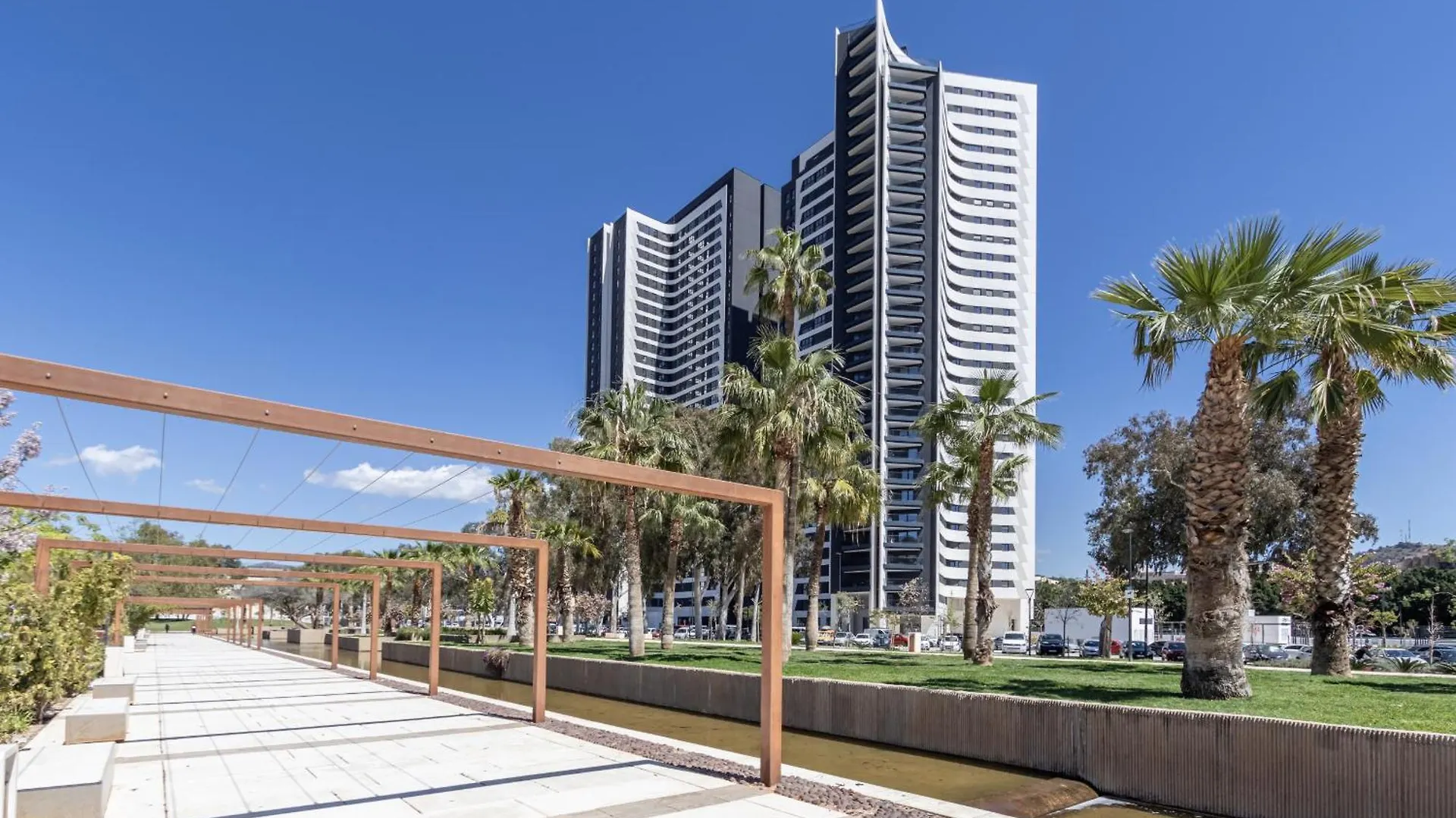 Malaga Skyline 5 Pool & Parking Free Apartamento