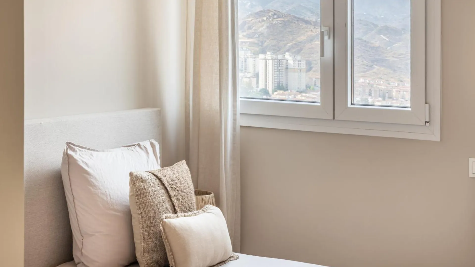 Malaga Skyline 5 Pool & Parking Free Apartamento