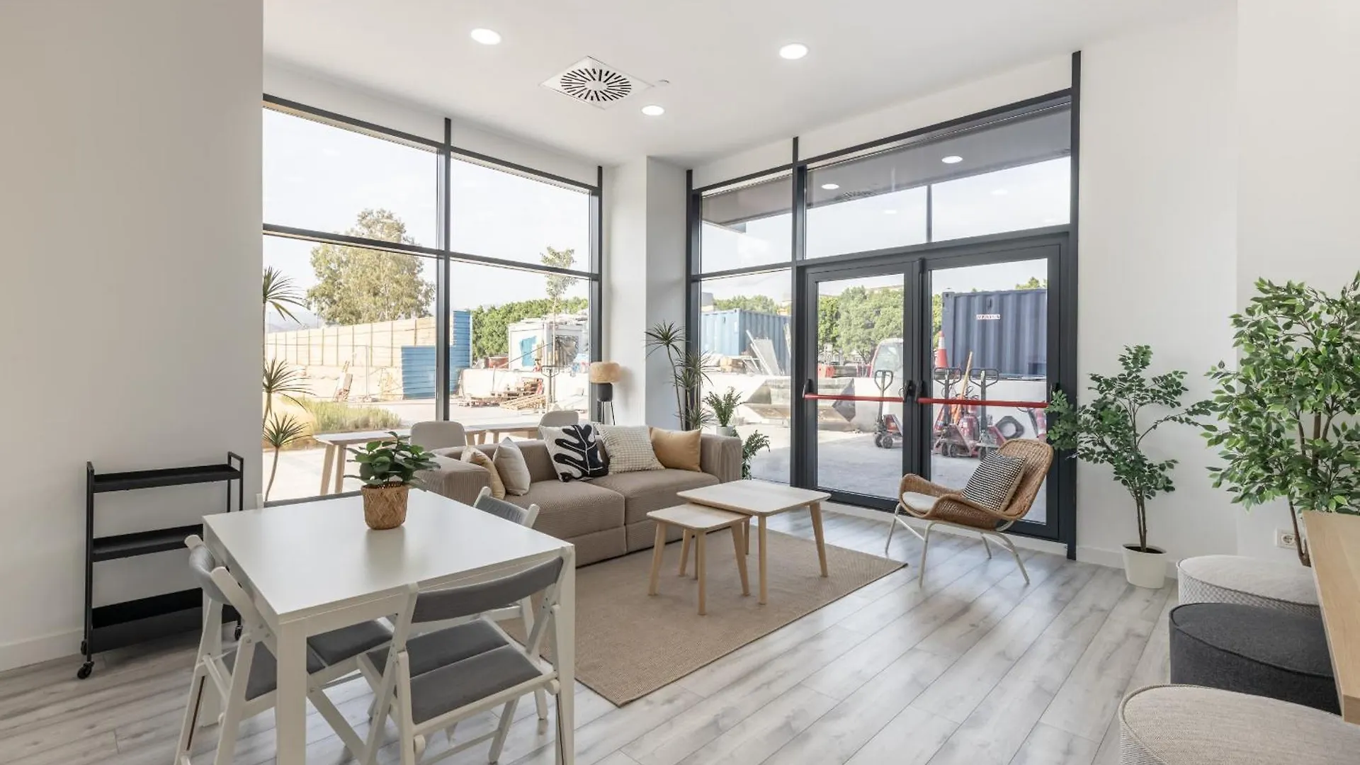 Malaga Skyline 5 Pool & Parking Free Apartamento 0*,