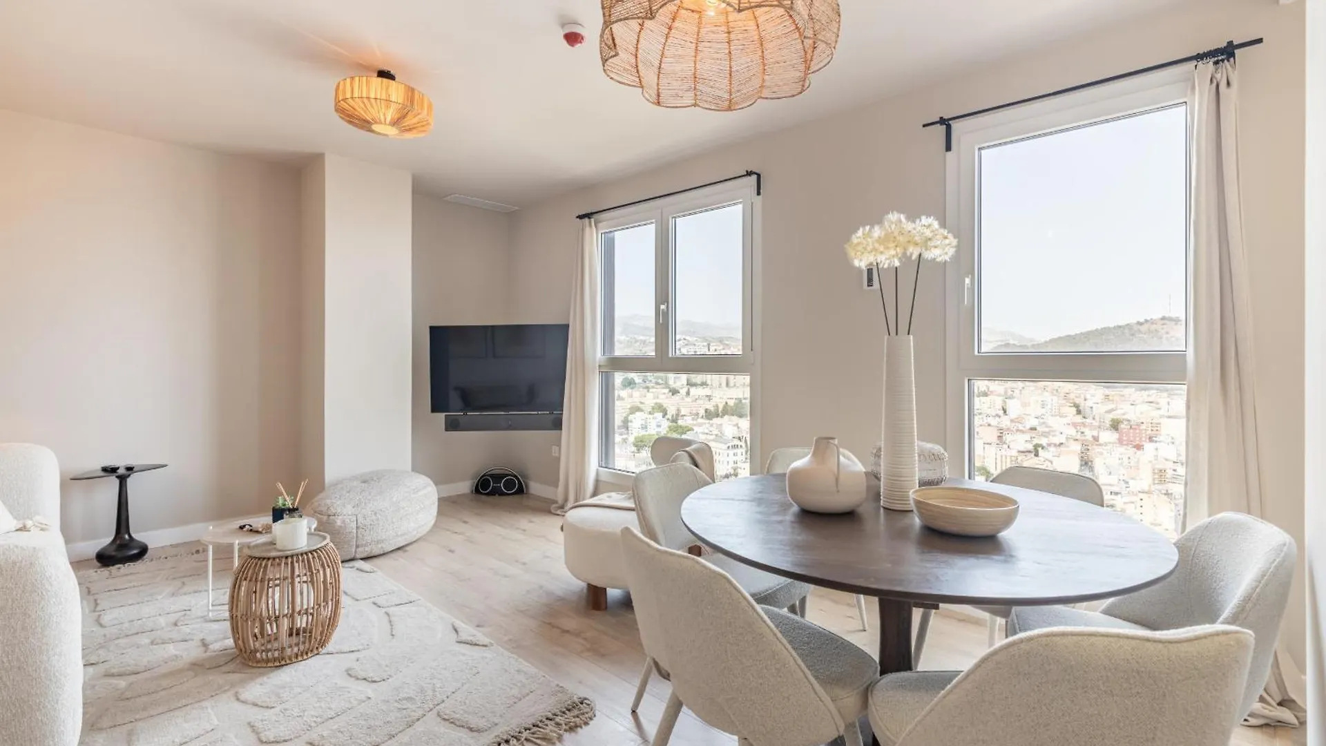Malaga Skyline 5 Pool & Parking Free Apartamento 0*,  Espanha