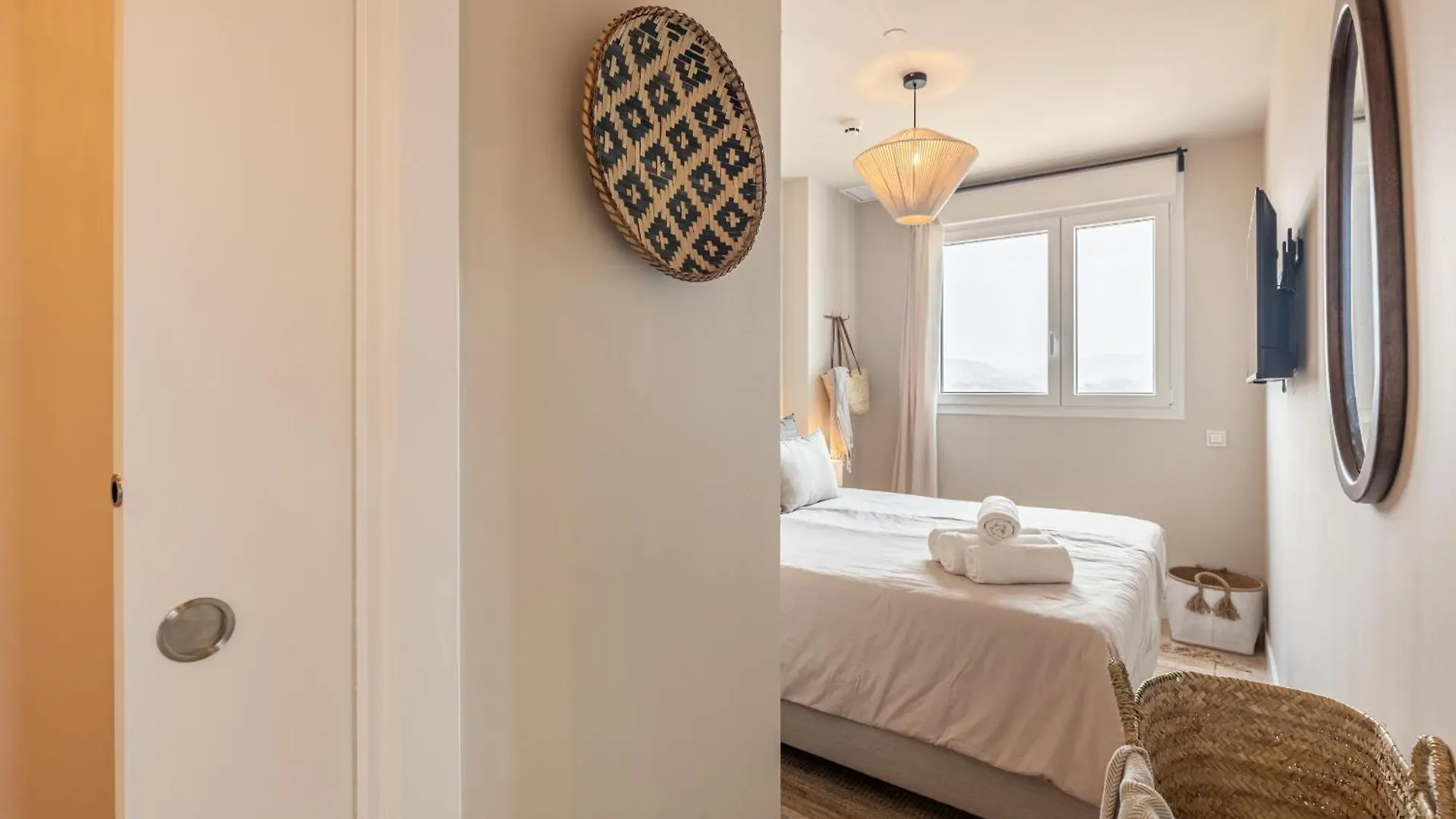 Malaga Skyline 5 Pool & Parking Free Apartamento 0*,  Espanha